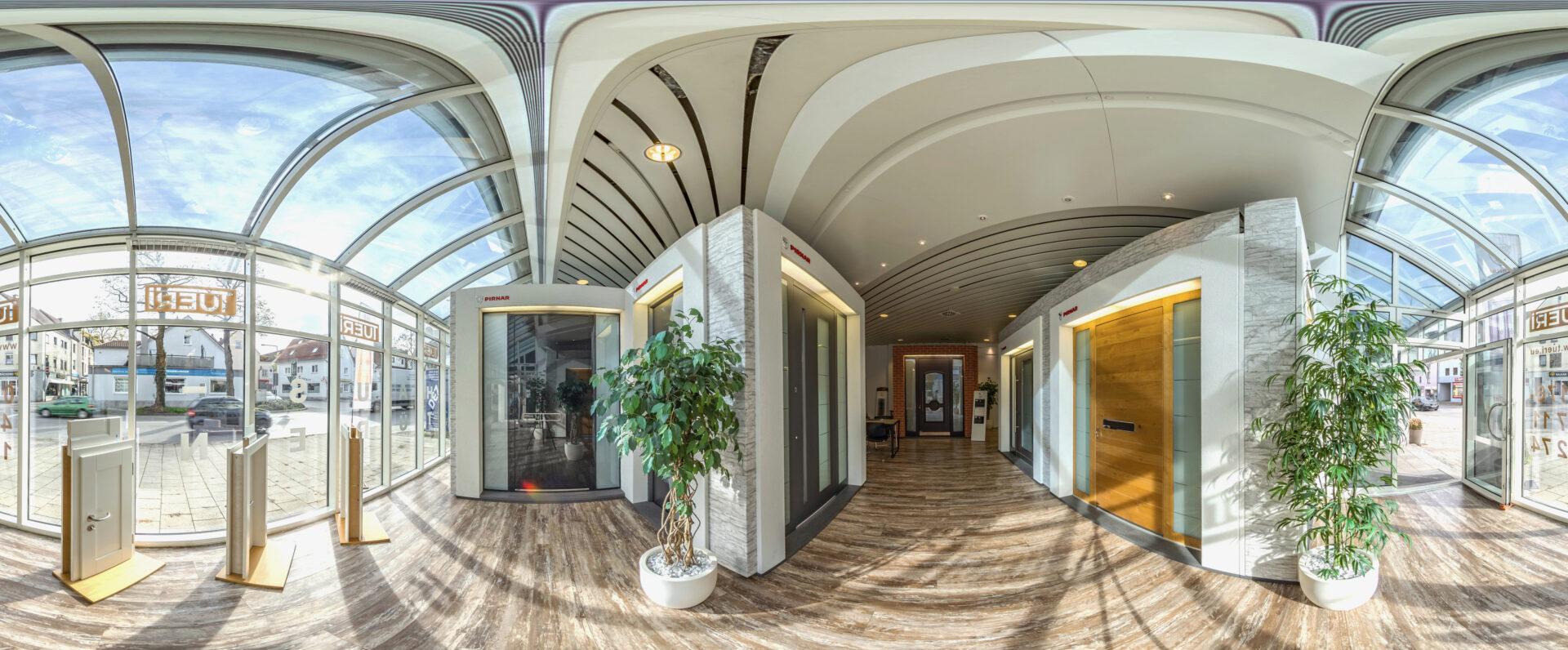 Gehen Sie auf einen virtuellen Rundgang durch unsere Ausstellungsräume
