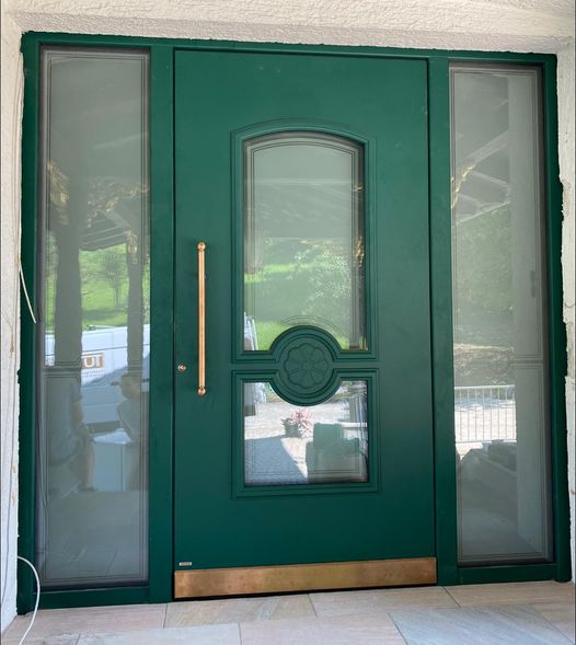 Grüne Aluminium-Haustür klassisches Design mit Glaseinsatz, eleganter Eingangsbereich